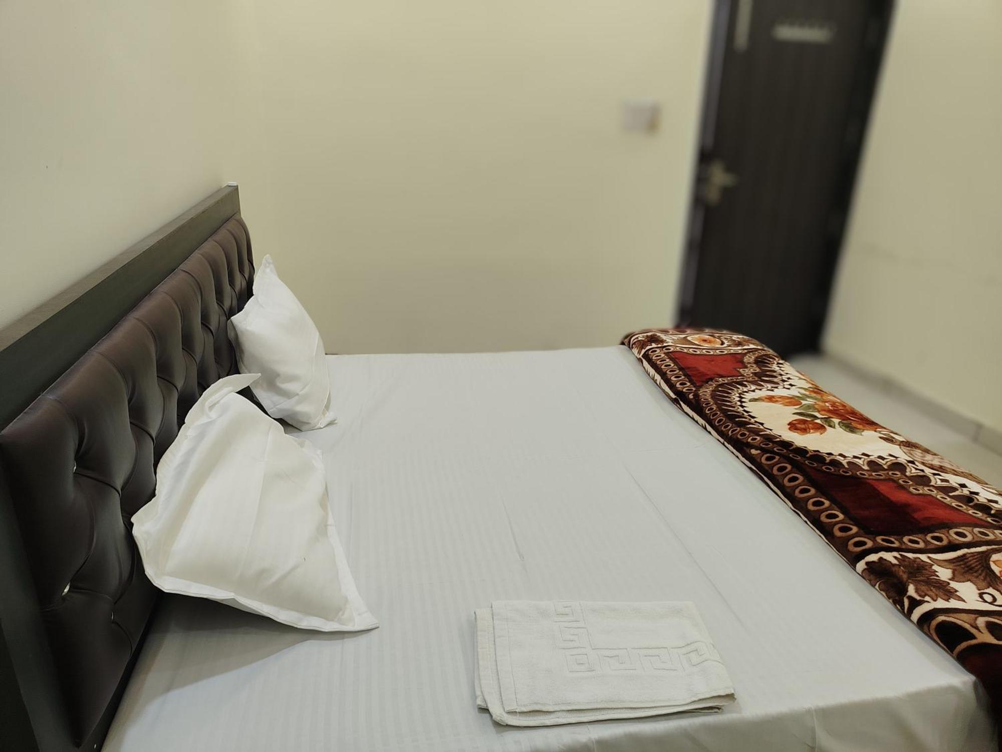 Hotel Dev International Khalilabad ภายนอก รูปภาพ