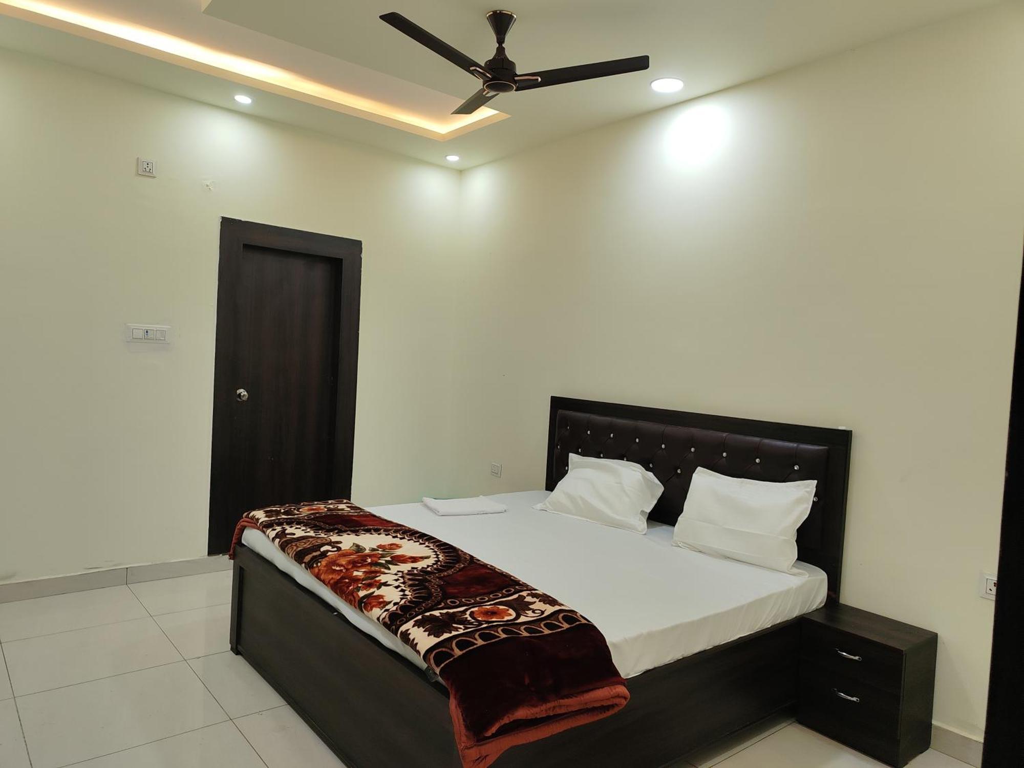 Hotel Dev International Khalilabad ภายนอก รูปภาพ