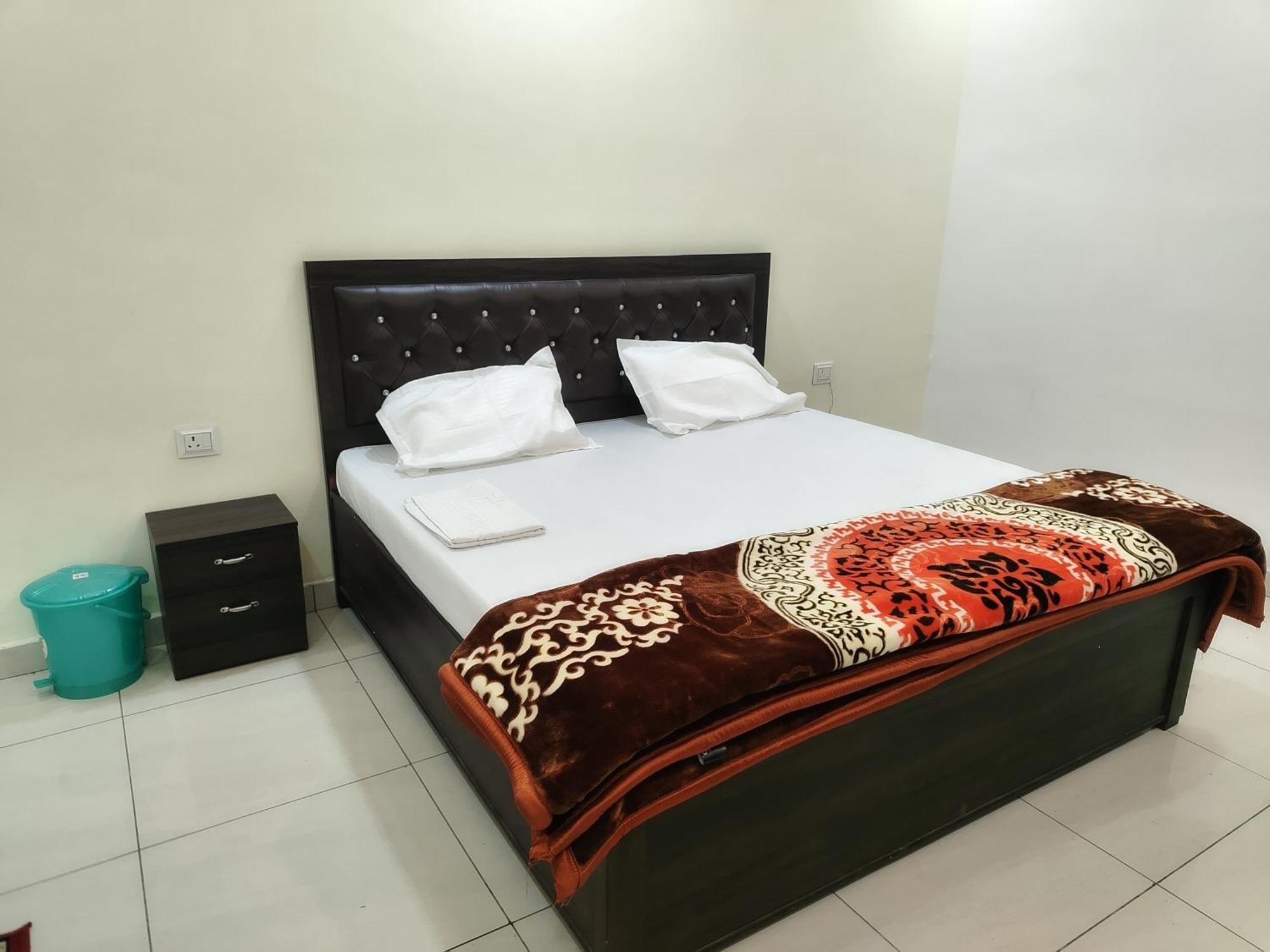 Hotel Dev International Khalilabad ภายนอก รูปภาพ